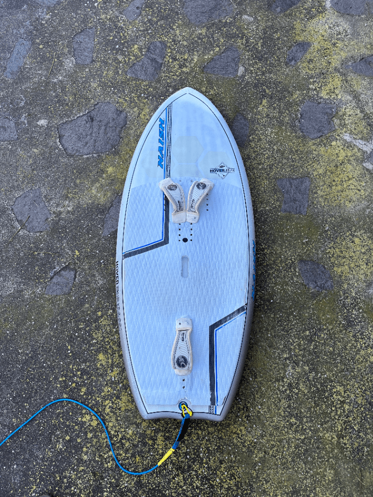 Tabla Naish 75 litros carbono