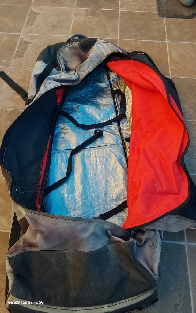 FUNDA CON RUEDAS , KITE O MATERIAL WINDSURF PEQUEÑO EURO 50
